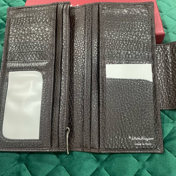 Salvador Ferragamo leather wallet - Picture 6 of 9